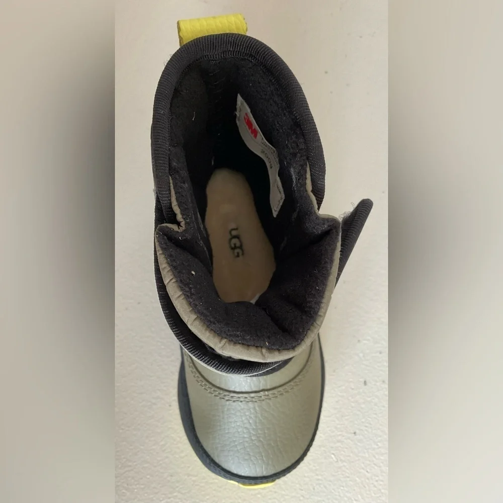UGG step into